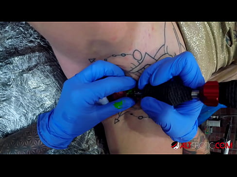 ❤️ Extremely tattooed hottie Sully Savage got a tattoo on her clitoris Super porn at us ❌❤